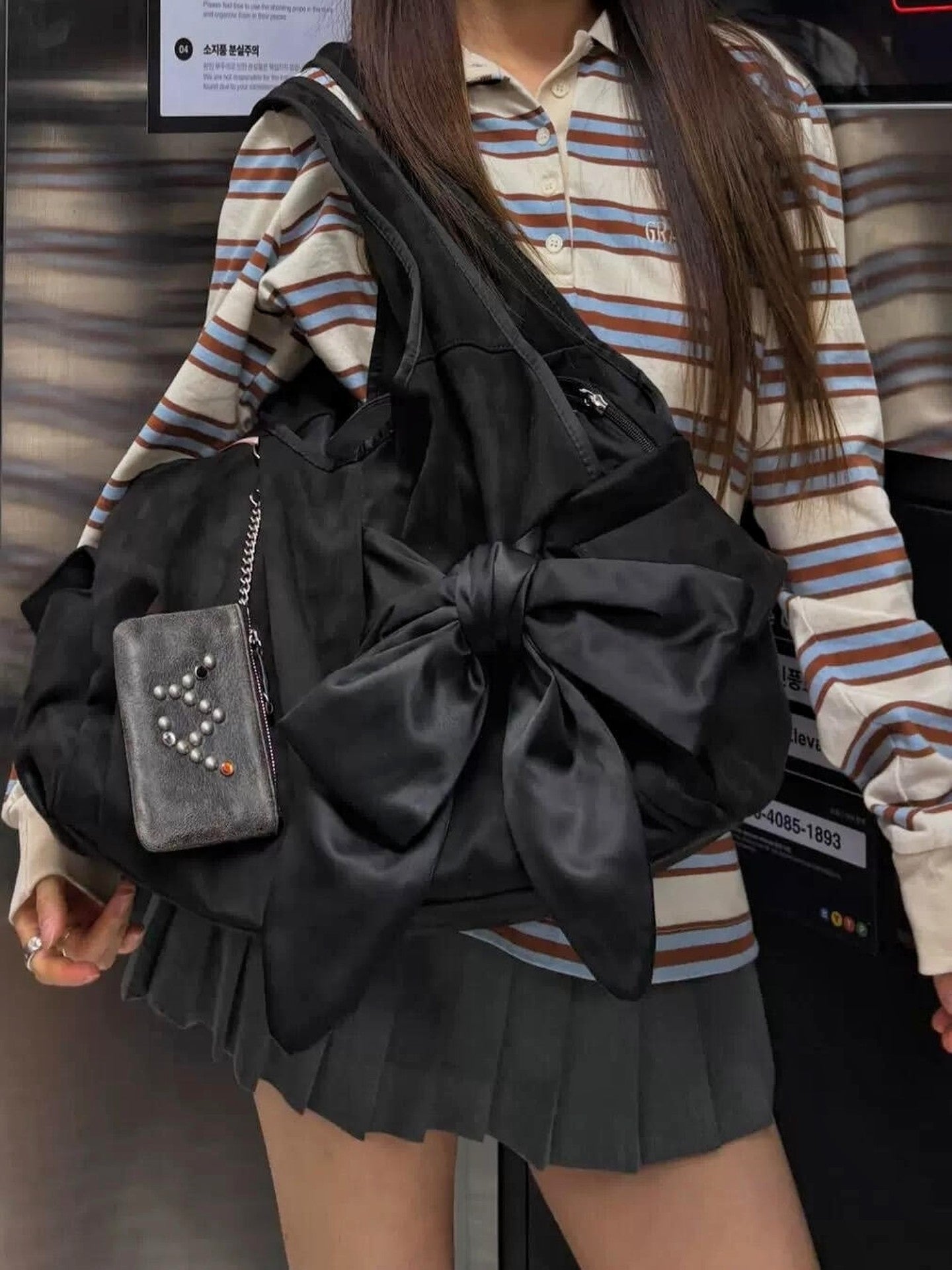 Large-Capacity Tote Bag